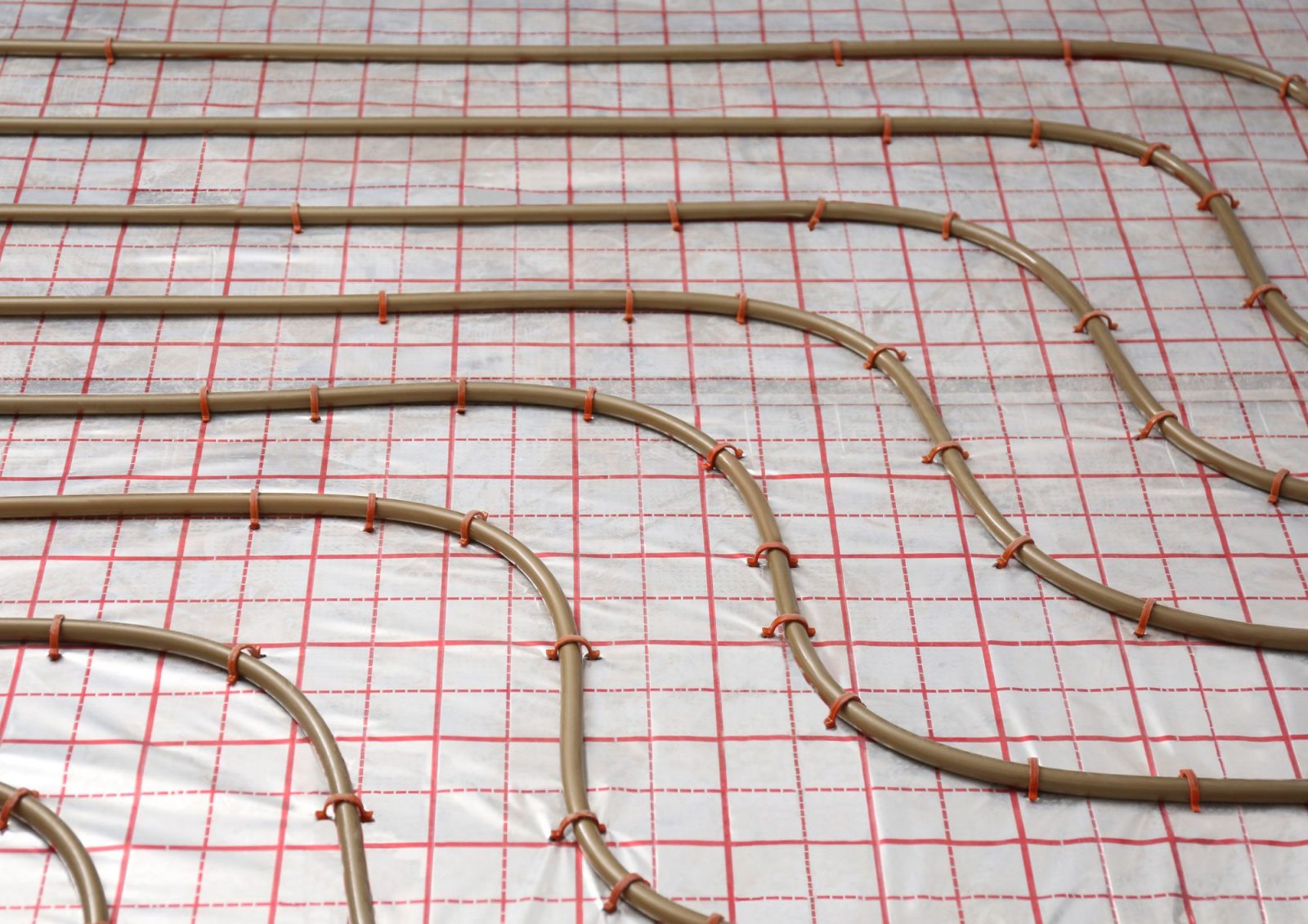 cables que van por debajo del suelo para calentarlo